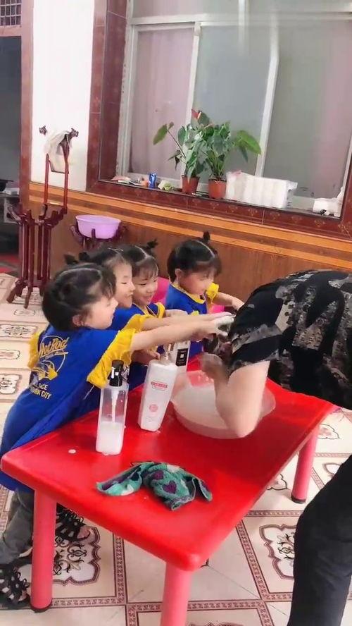 四胞胎姐妹视频,萌化网友心