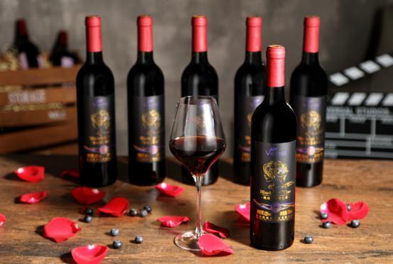 蓝莓酒视频,从果实到美酒的蜕变之旅