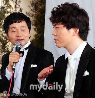 同性恋热吻视频观看,情感真挚，引发社会思考